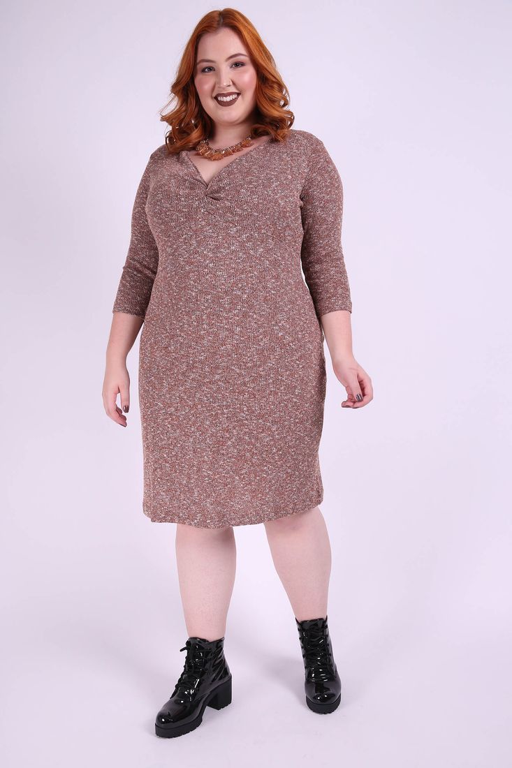 vestido com decote plus size