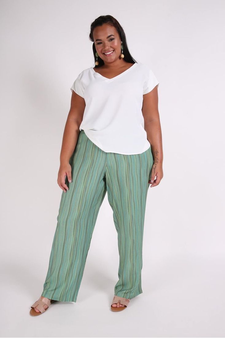 calça pantalona listrada plus size