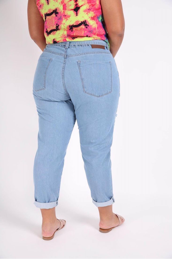 calça jeans mom plus size