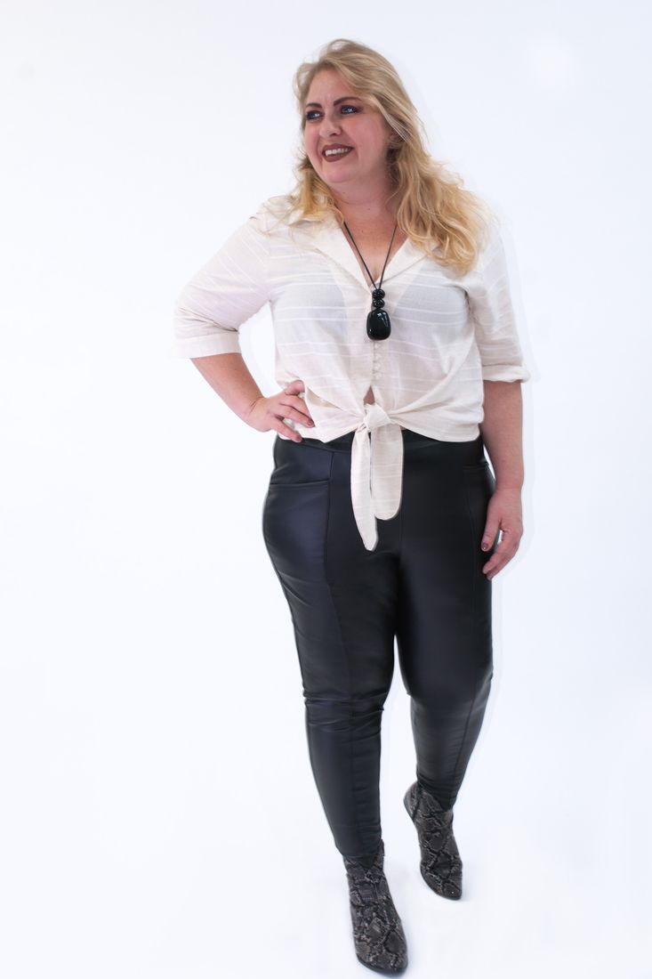 calça couro ecologico plus size